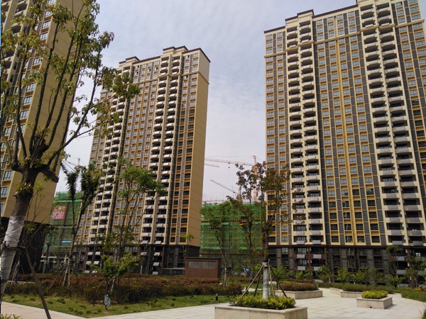 六安市梅花西苑小區(qū)定做陽臺護(hù)欄、百葉窗案例