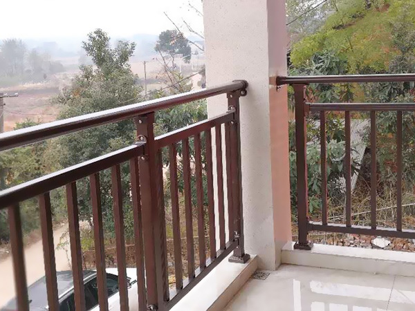 陽臺圍欄用什么材質比較好？