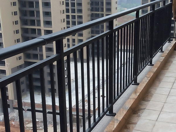 陽臺護(hù)欄多少錢一米？