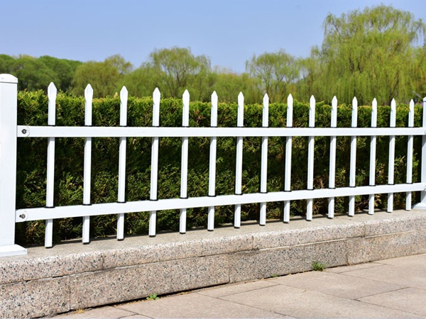 公園草坪護(hù)欄