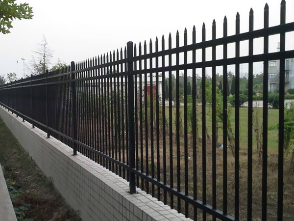 工廠鋅鋼護(hù)欄圖片2