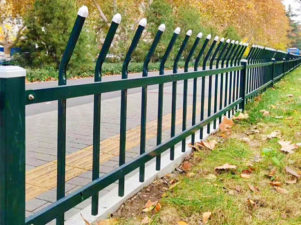 綠化鋅鋼護(hù)欄圖片