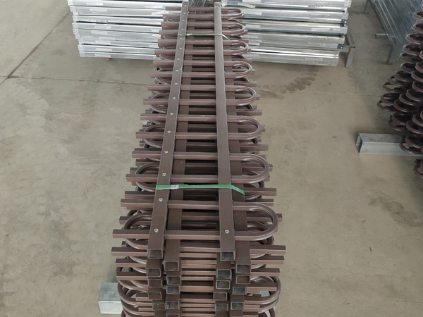 草坪鋅鋼護(hù)欄圖片