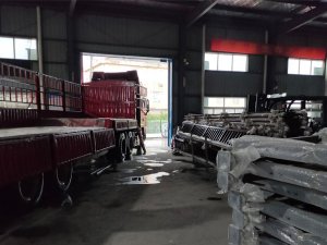 金用護欄2020年7月18日鋅鋼陽臺護欄產品裝車發貨！