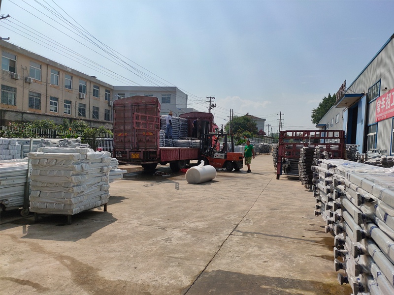 金用護(hù)欄2020年7月20日鋅鋼陽臺欄桿裝車發(fā)貨! 金用護(hù)欄2020年7月20日鋅鋼陽臺欄桿裝車發(fā)貨!