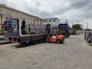 金用護欄2020年7月23日鋁合金百葉窗裝車發貨！