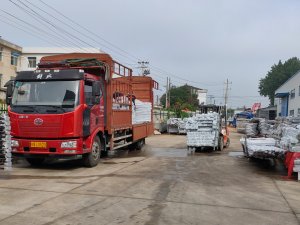 金用護欄2020年7月25日鋅鋼陽臺護欄裝車發貨！