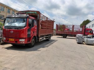 金用護欄2020年8月4日鋁合金百葉窗裝車發貨！