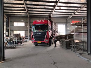 金用護欄2020年8月5日鋅鋼陽臺護欄裝車發貨！