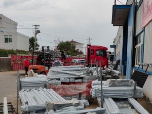 金用護欄2020年8月7日鋅鋼陽臺護欄裝車發貨！