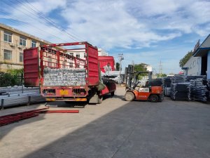 金用護欄2020年8月13日鋅鋼陽臺護欄裝車發貨！