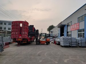 金用護欄2020年8月21日鋁合金百葉窗裝車發貨！