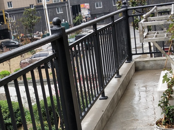 陽臺(tái)護(hù)欄價(jià)格計(jì)算方法 陽臺(tái)護(hù)欄價(jià)格計(jì)算方法