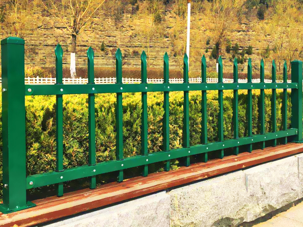 選擇鋅鋼柵欄廠家，這三點很重要！