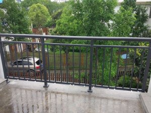 陽臺(tái)護(hù)欄哪里可以定制？