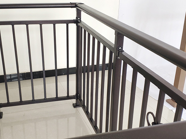 噴塑陽臺護欄與噴漆陽臺護欄相比有什么優勢？