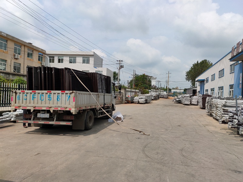 金用護欄2020年9月16日鋅鋼百葉窗發貨! 金用護欄2020年9月16日鋅鋼百葉窗發貨!