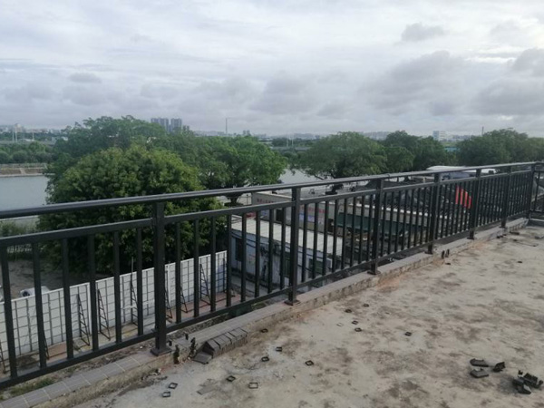 推薦2款陽臺護欄，定制價格不到60元一米！