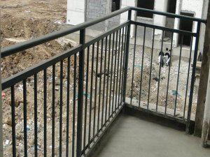 陽臺(tái)護(hù)欄什么顏色好看？