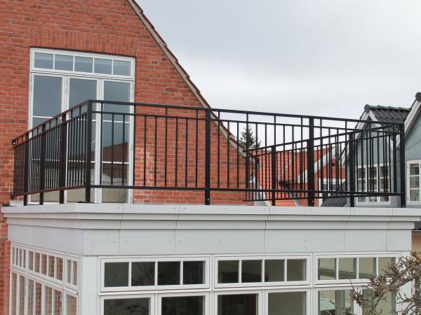 陽臺(tái)護(hù)欄價(jià)格多少錢一米? 陽臺(tái)護(hù)欄價(jià)格多少錢一米?