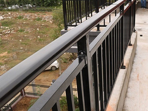 鋅鋼護(hù)欄都有哪些優(yōu)勢? 鋅鋼護(hù)欄都有哪些優(yōu)勢?