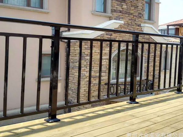 陽臺護欄有什么作用？