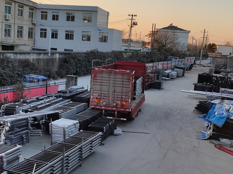 金用護(hù)欄2021年1月8日鋅鋼陽(yáng)臺(tái)護(hù)欄發(fā)貨！