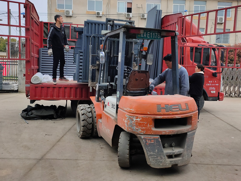 金用護欄2021年4月2日鋁合金百葉窗發(fā)貨！