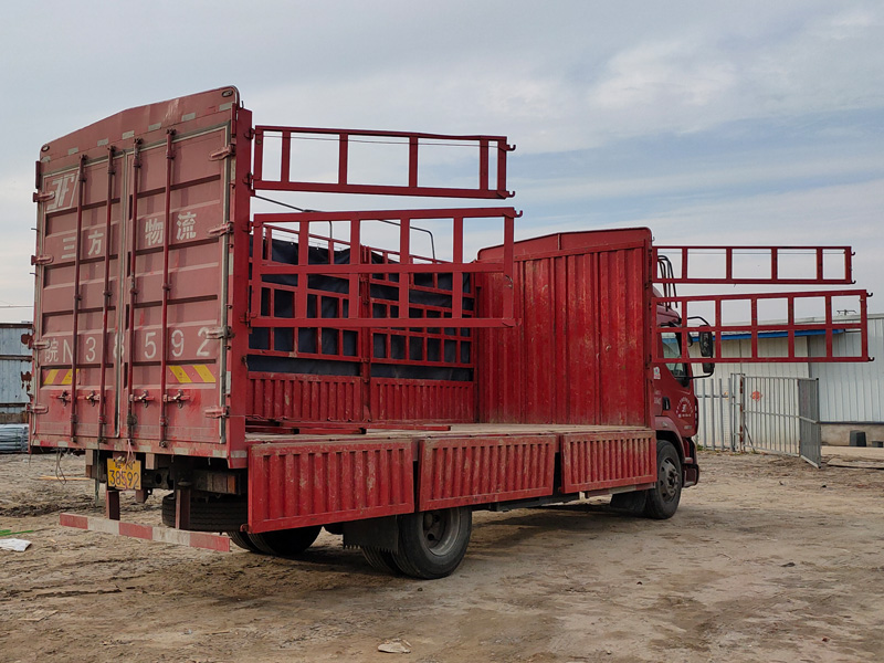 金用護(hù)欄2021年4月7日鋅鋼百葉窗發(fā)貨！