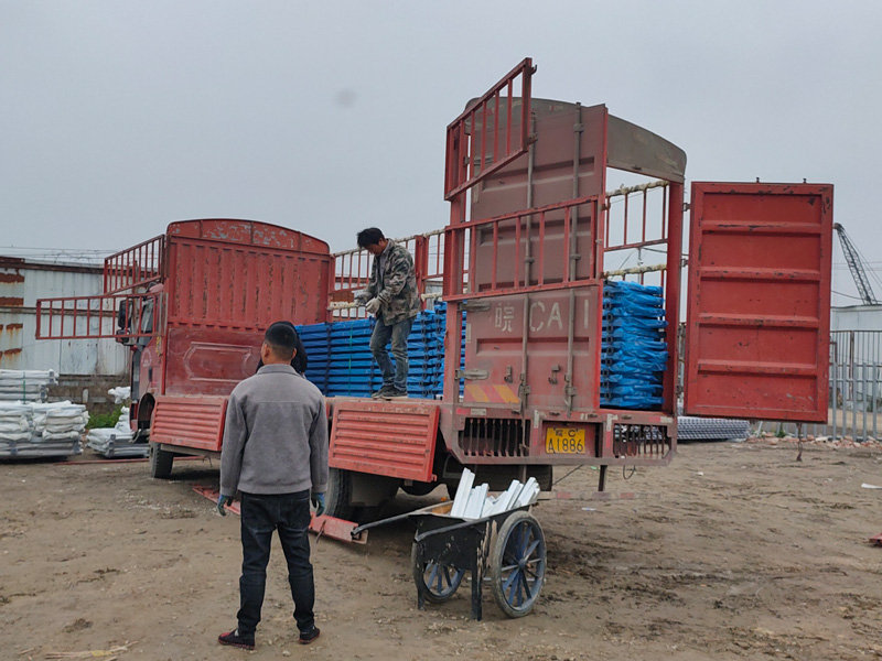 金用護欄2021年4月12日鋅鋼連廊欄桿發貨！