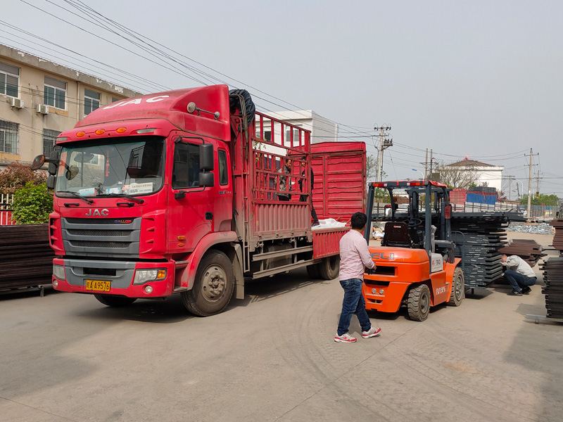 金用護欄2021年4月16日第二車百葉窗發貨！