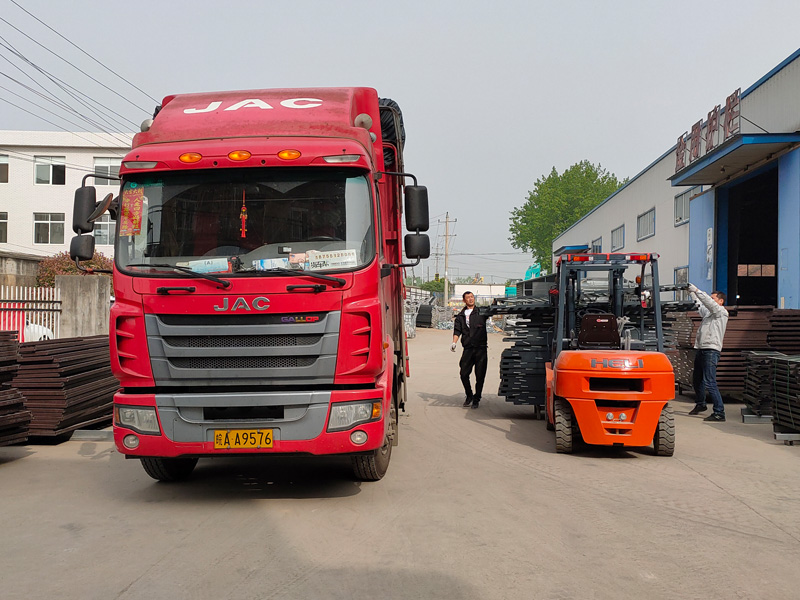 金用護欄2021年4月16日第二車百葉窗發貨！