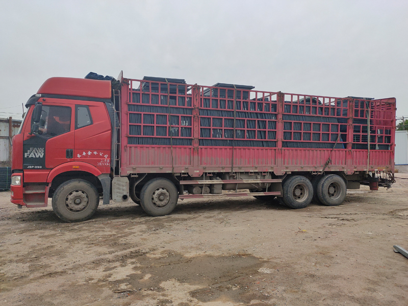 金用護欄2021年5月6日鋁合金百葉窗發(fā)貨！