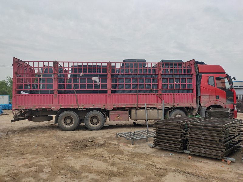 金用護欄2021年5月6日鋁合金百葉窗發(fā)貨！