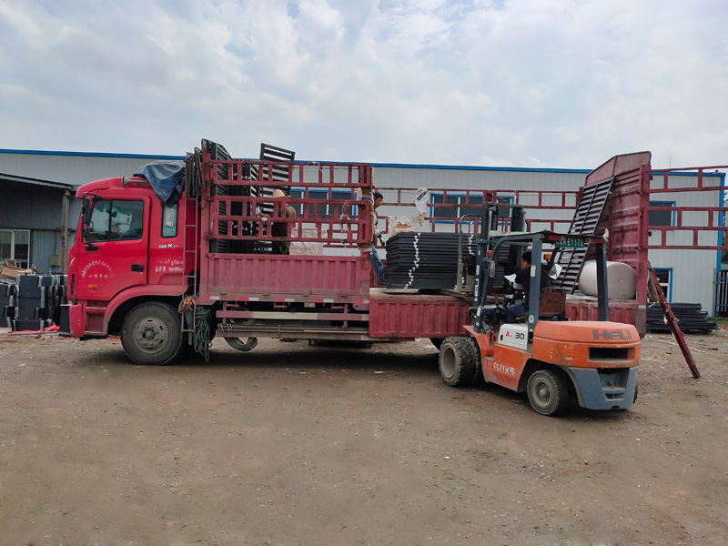 金用護(hù)欄2021年5月14日鋅鋼百葉窗發(fā)貨！