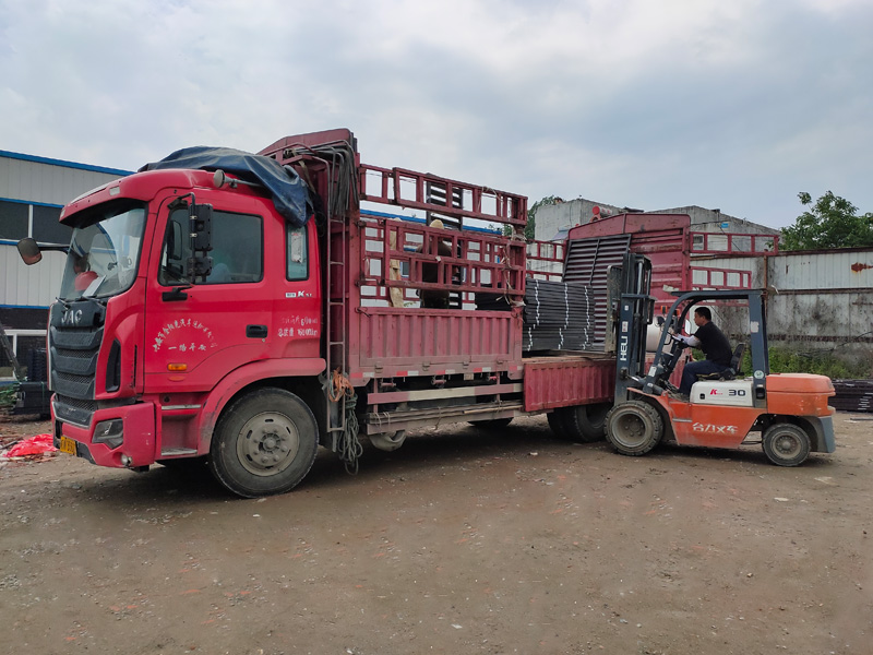 金用護(hù)欄2021年5月14日鋅鋼百葉窗發(fā)貨！