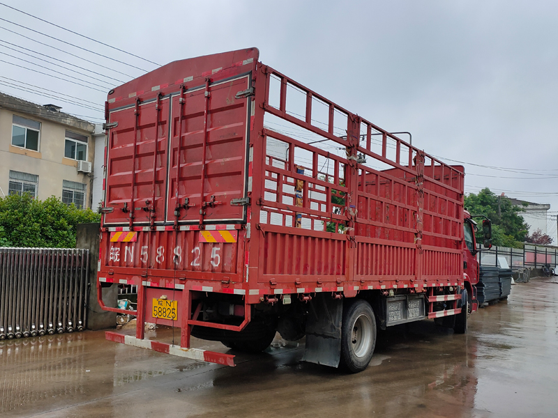 金用護(hù)欄2021年5月26日鋅鋼百葉窗發(fā)貨！