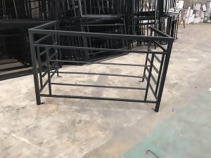 空調(diào)護欄用哪種材質(zhì)性價比高？