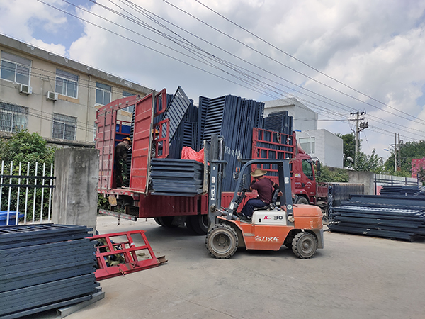 金用護(hù)欄2021年7月28日鋅鋼百葉窗發(fā)貨! 金用護(hù)欄2021年7月28日鋅鋼百葉窗發(fā)貨!