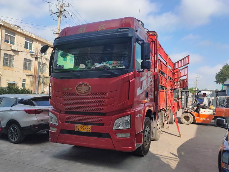 金用護(hù)欄2021年8月7日鋅鋼百葉窗發(fā)貨！