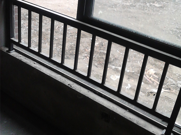 飄窗護欄用什么材質好？