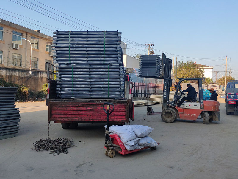 金用護(hù)欄2021年12月2日鋁合金陽(yáng)臺(tái)護(hù)欄發(fā)貨！