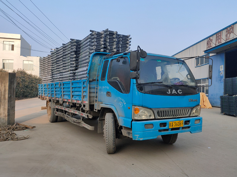 金用護欄2021年12月22日鋅鋼空調欄桿裝車發貨！