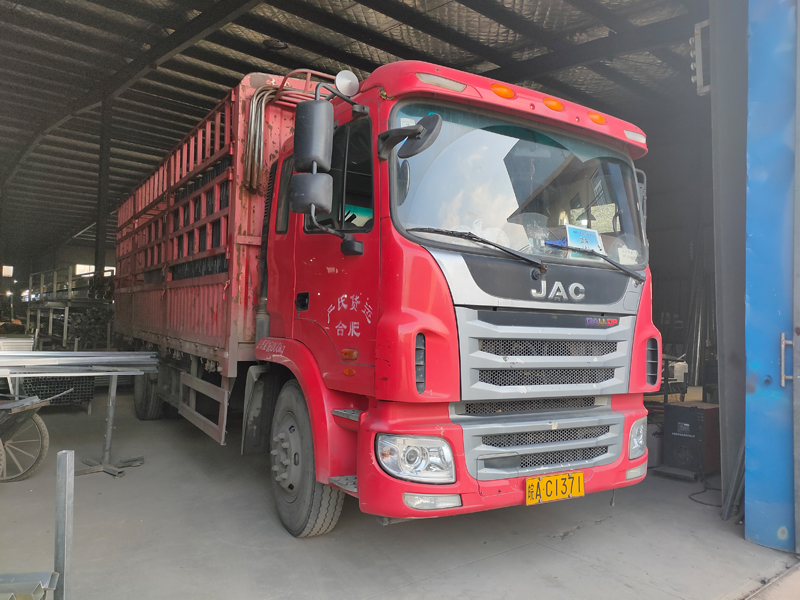 金用護欄2021年12月28日鋅鋼百葉窗裝車發(fā)貨！