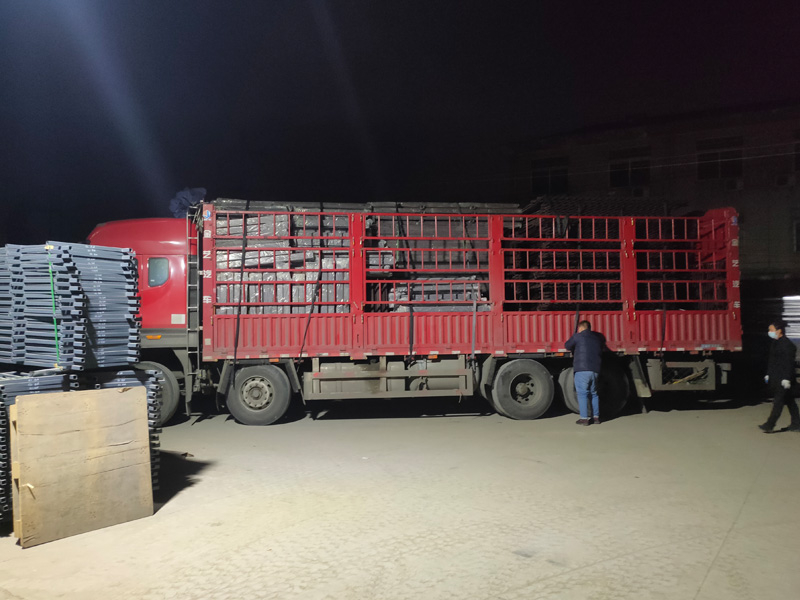 金用護(hù)欄2022年1月8日鋅鋼圍墻護(hù)欄裝車發(fā)貨！