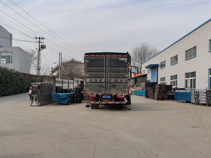 金用護欄2022年1月12日鋅鋼空調欄桿裝車發貨! 金用護欄2022年1月12日鋅鋼空調欄桿裝車發貨!