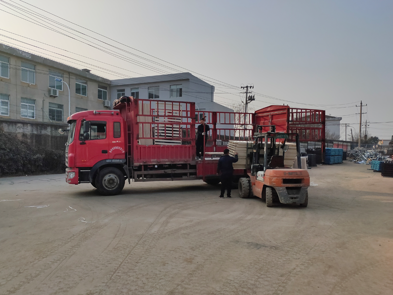 金用護欄2022年1月19日鋅鋼百葉窗裝車發(fā)貨! 金用護欄2022年1月19日鋅鋼百葉窗裝車發(fā)貨!