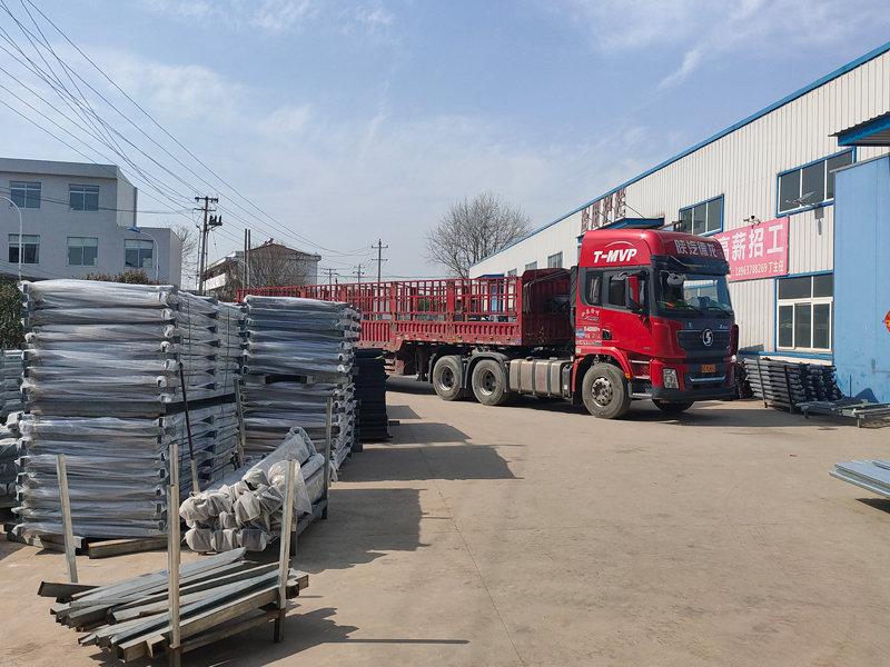 金用護欄2022年3月11日鋅鋼百葉窗裝車發貨！