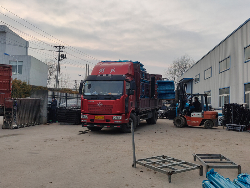 金用護(hù)欄2022年3月21日鋅鋼陽臺(tái)欄桿裝車發(fā)貨！