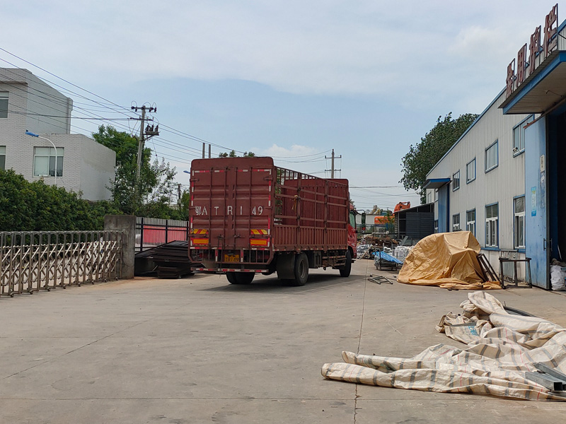 金用護欄2022年6月27日鋅鋼百葉窗裝車發(fā)貨! 金用護欄2022年6月27日鋅鋼百葉窗裝車發(fā)貨!